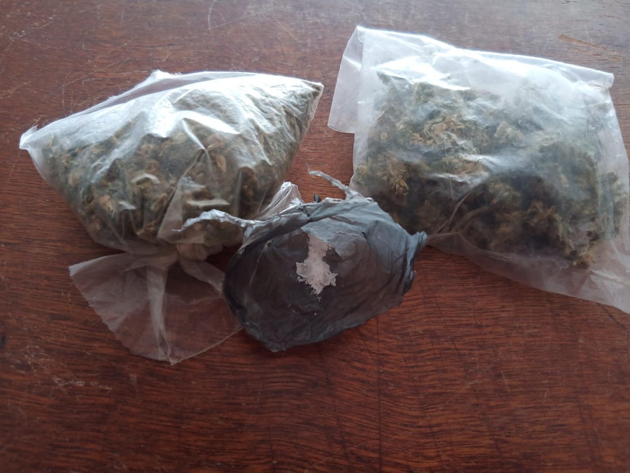 La SSC asegura un vehículo y dos envoltorios de marihuana